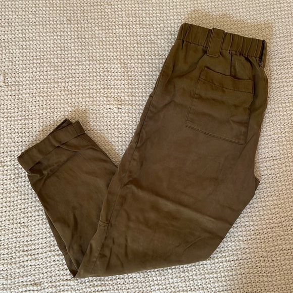 Banana Republic Olive Green Cropped Pants, Pull on, Size XS - Picture 4 of 6